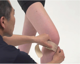 膝 ひざ 膝 ひざ の外側痛み予防 ランナーズニー 補強のキネシオロジーテーピング テーピング 巻き方 バトルウィン