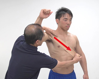 肩 肩の反復性前方脱臼の予防 テーピング 巻き方 バトルウィン